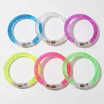 Preview: LED Leuchtarmband-Set: 12 Stück (6 Farben) - Vielseitiges Glowstick-Armband für Kinderpartys, Geburtstage, Fasching, Halloween & mehr - Perfektes Geschenk!